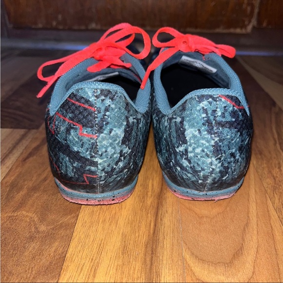 Size M 9.5/ W 11 - Unisex UA Brigade XC Low Spikeless 'Lichen Blue Black' - Picture 6 of 8